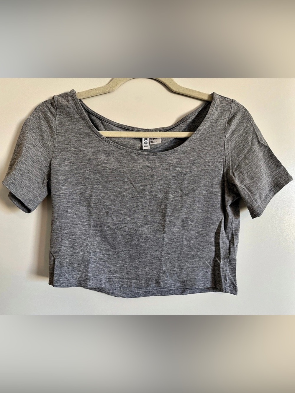 H&M Divided Short Sleeve Crop Top